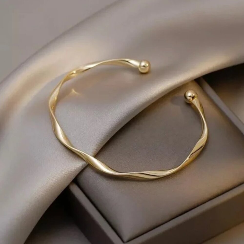 Twist Open Adjustable Neutral Fashion Simple Bracelet - Picture 4 of 10